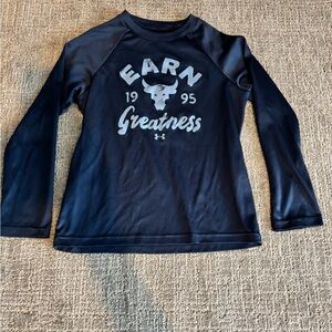 Boys' Under Armour Project Rock Earn Greatness Long Sleeve athletic shirt YXS